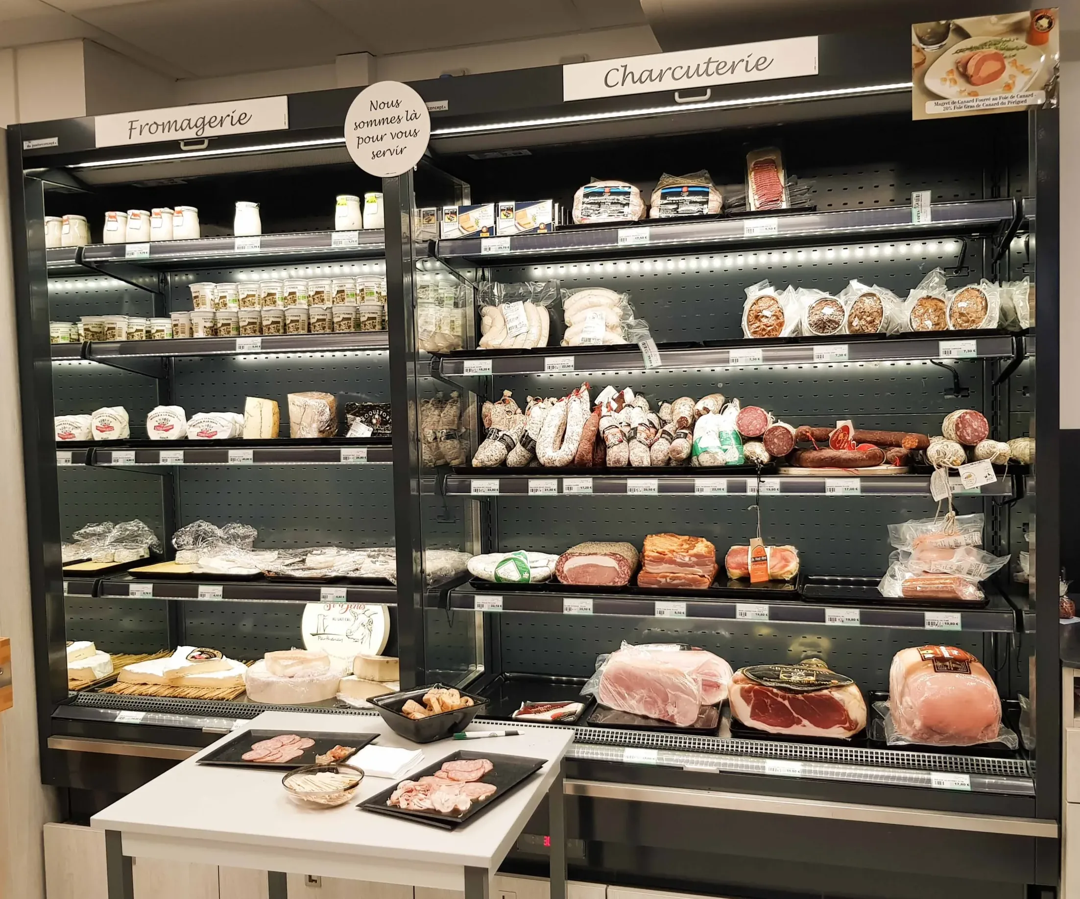 métiers de bouche, vitrine chez un boucher traiteur